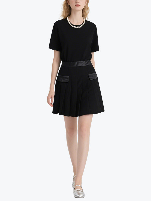Simple and Elegant Short-Sleeved Black Skirt Suit